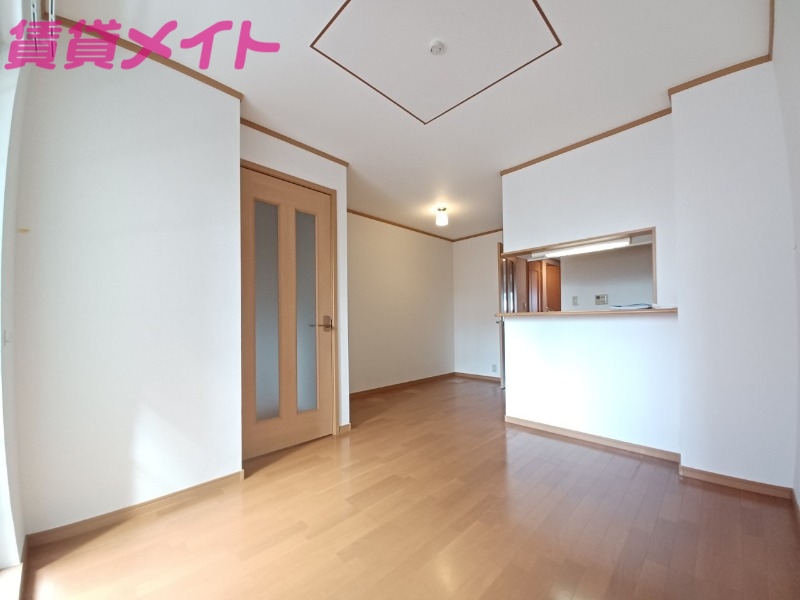 居室・リビング　別部屋反転タイプ写真