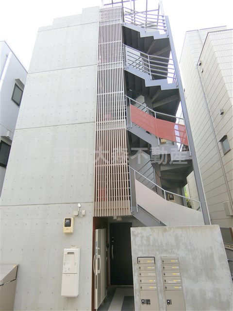 建物外観　2016年6月築　RC鉄筋コンクリート造地上5階建て 東京都