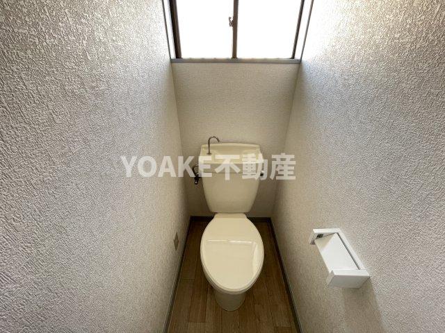 トイレ　別号室の写真となります。現況優先。