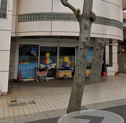 幼稚園・保育園　にじのいろ保育園（幼稚園・保育園）まで325m