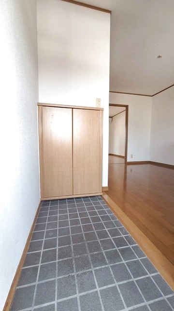 玄関　※２階の写真です。現況優先