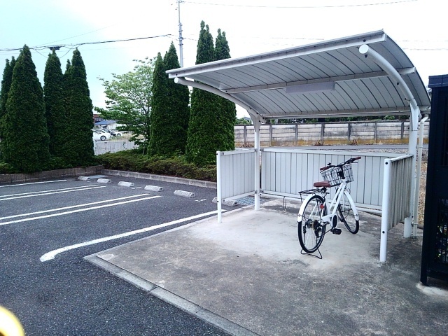 その他共有部分　屋根付き駐輪場付き♪