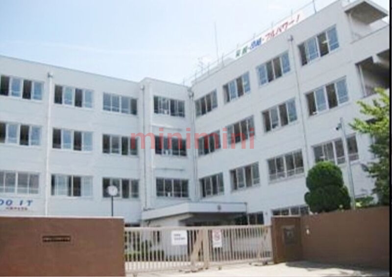 中学校　高槻市立川西中学校（中学校）まで497m