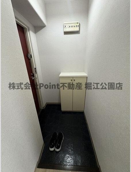 地下鉄御堂筋線 大国町駅 徒歩4分 6階建 築42年の玄関写真