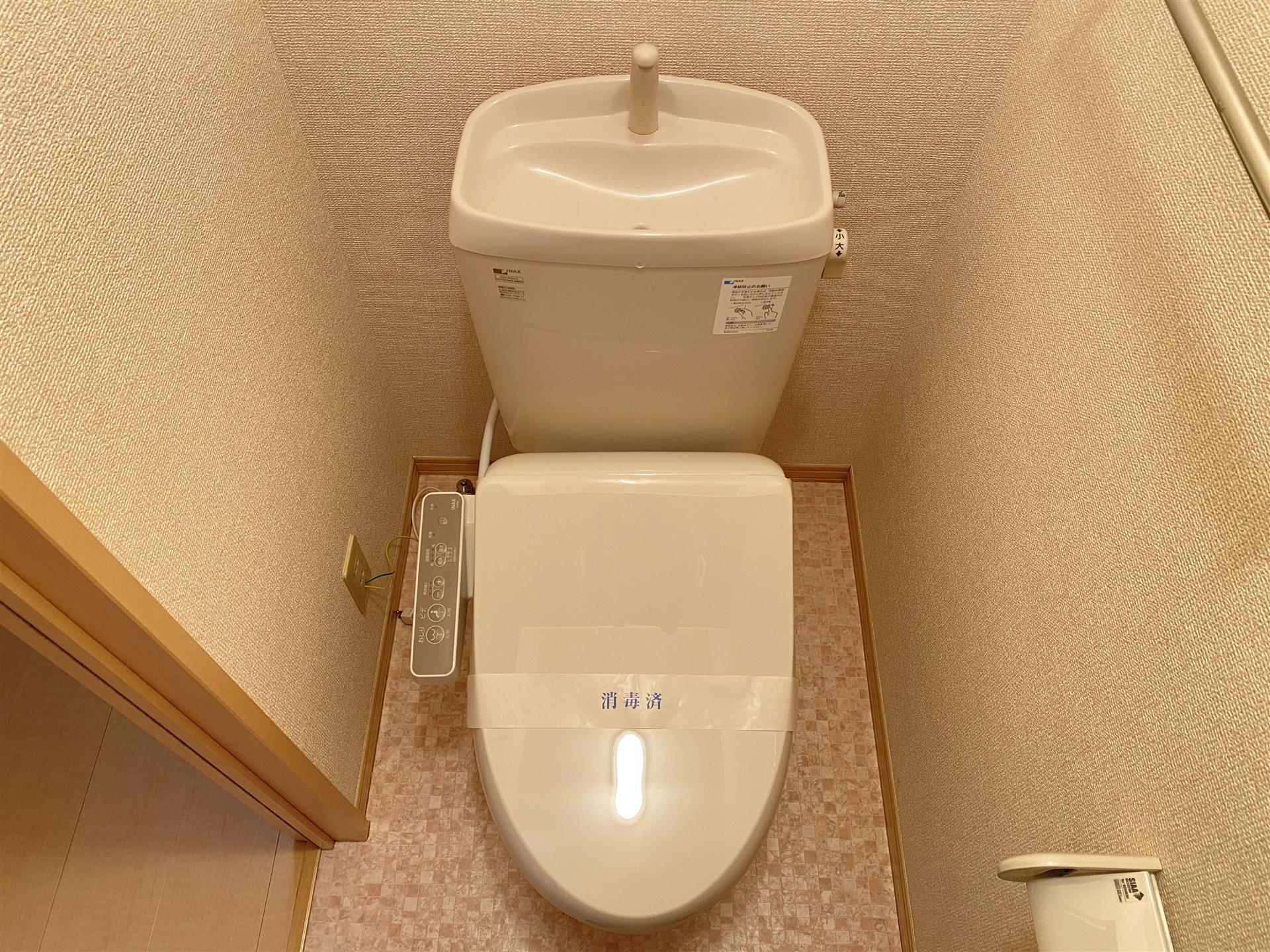 トイレ　温水洗浄便座です☆