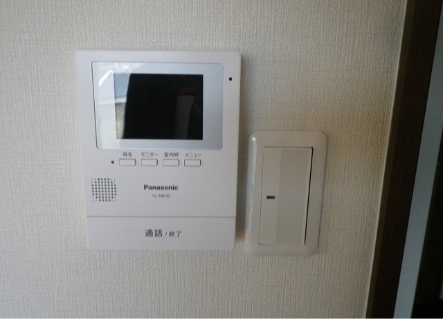 セキュリティ　モニター付きインターホン付きです。