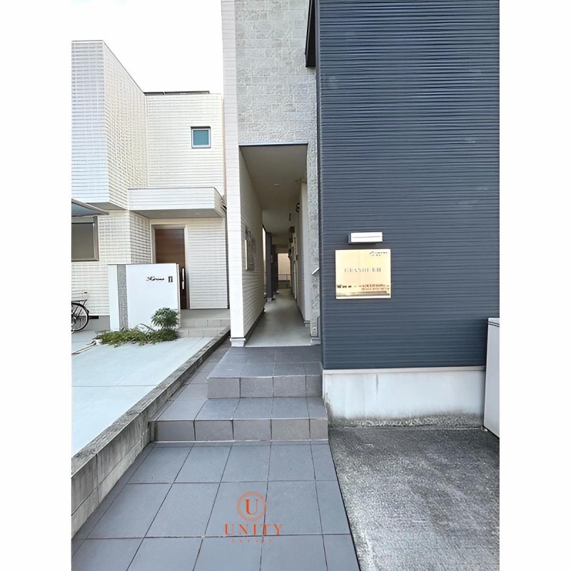GRANDE本陣の玄関写真