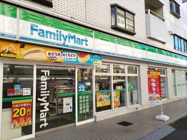 コンビニ　ファミリーマート　さいたま白幡四丁目店（コンビニ）まで300m