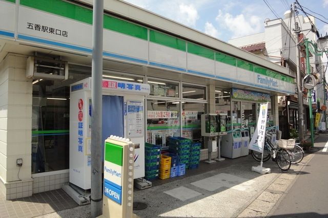 コンビニ　ファミリーマート（コンビニ）まで440m