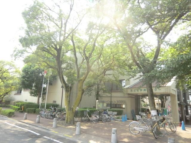 図書館　伊興図書館（図書館）まで600m