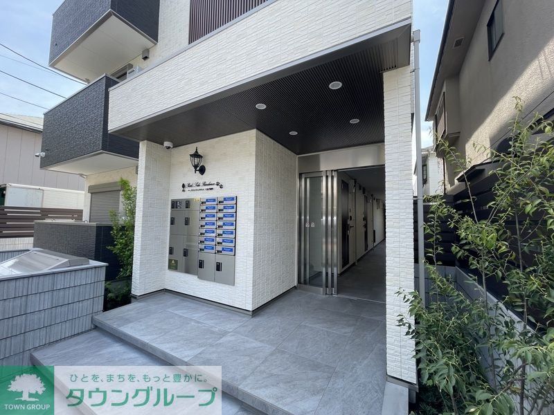 西武池袋線 大泉学園駅 バス乗車時間：7分 最寄りバス停で下車 徒歩7分 3階建 築1年の外観写真