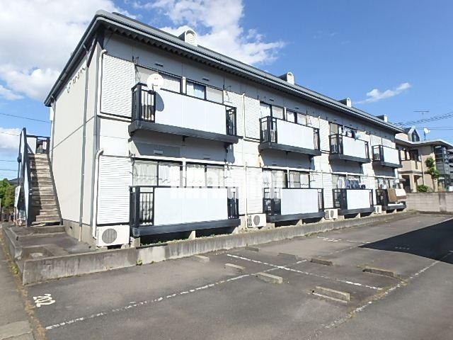 建物外観　シャッターもついてます。