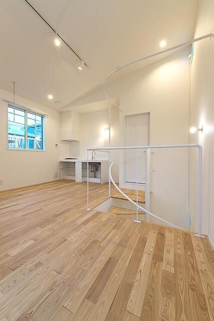 居室・リビング　フローリングのきれいなお部屋です。