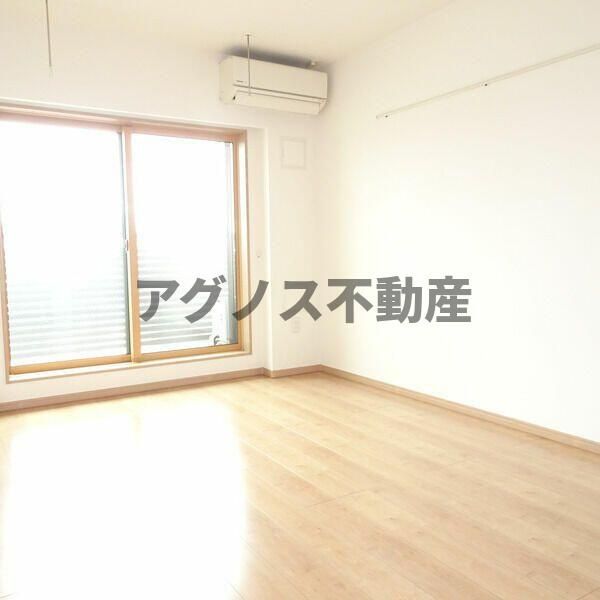 クレイン西日暮里の居間写真