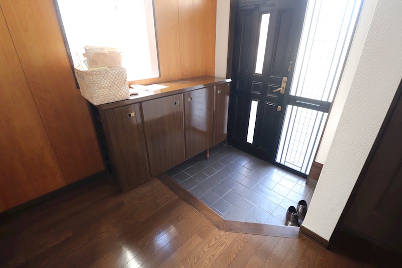 ＪＲ東海道本線 栗東駅 徒歩12分 2階建 築38年の玄関写真