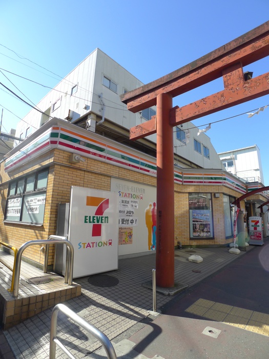 コンビニ　セブンイレブン（コンビニ）まで121m