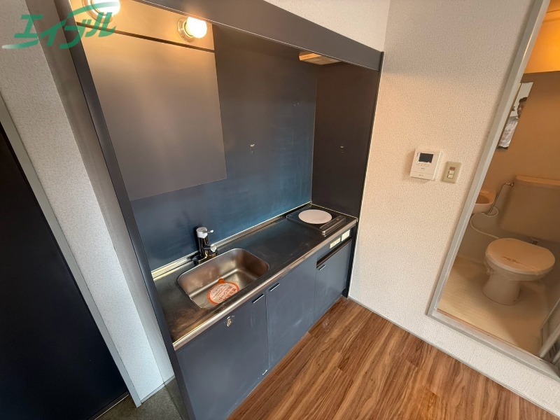 キッチン　別部屋参考写真です