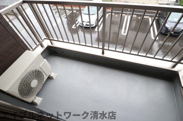 バルコニー　陽当たり良好なバルコニーです