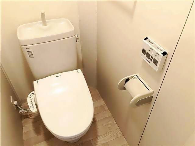 トイレ　※室内写真は別室サンプル写真。