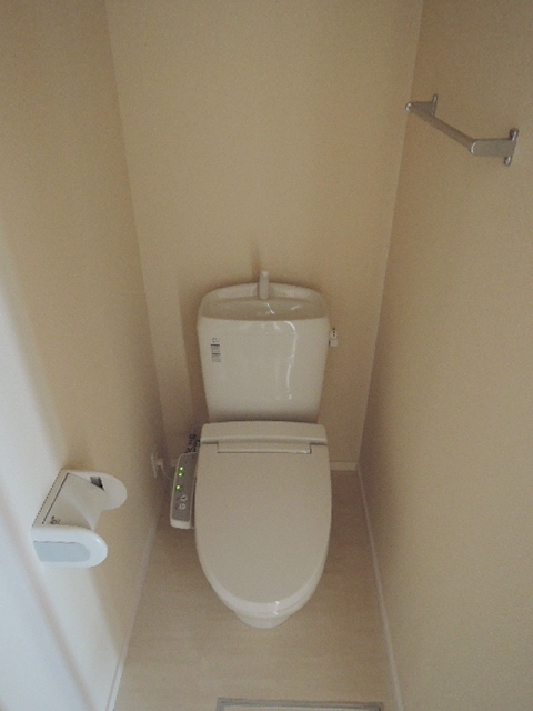 トイレ　トイレは嬉しい温水洗浄便座