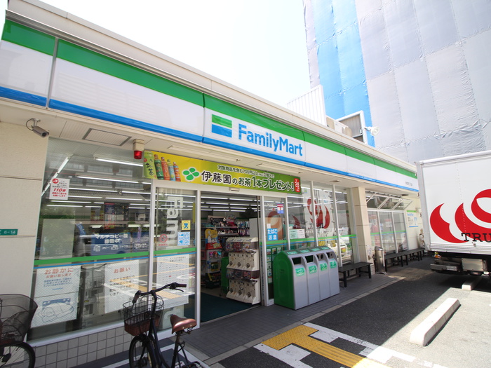 コンビニ　ファミリーマート（コンビニ）まで193m