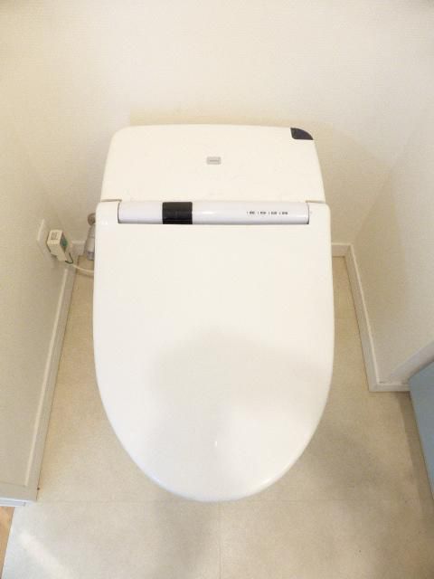 都営大江戸線 麻布十番駅 徒歩2分 9階建 築22年のトイレ写真