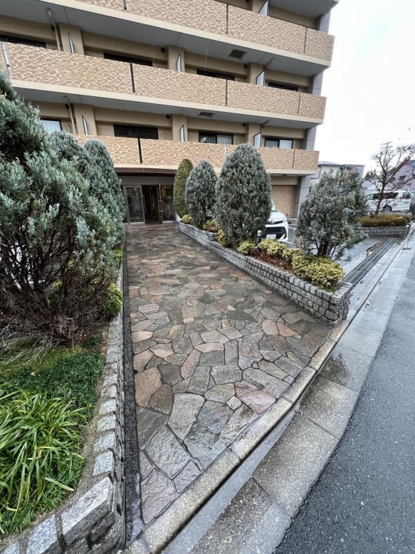 近鉄奈良線 河内花園駅 徒歩4分 7階建 築25年の外観写真