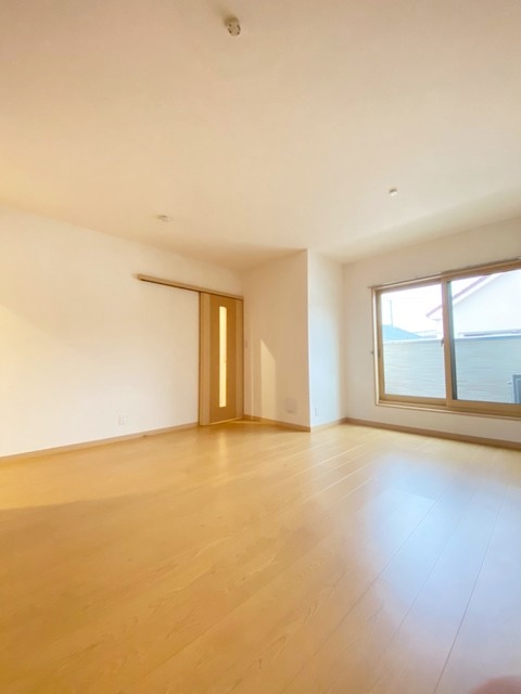 居室・リビング　開放感のあるゆったりとしたお部屋です♪