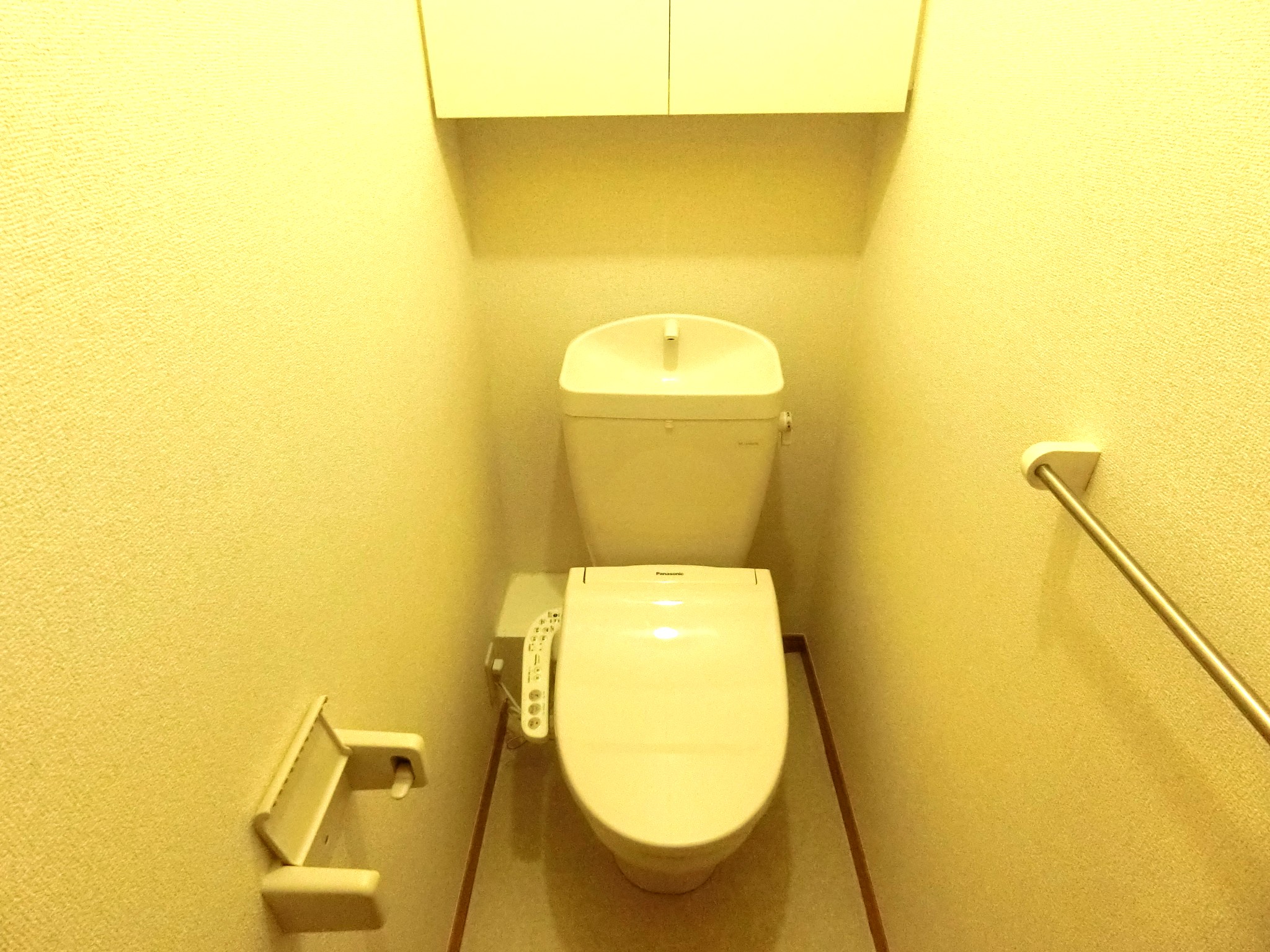 トイレ　温水洗浄機付のトイレです☆