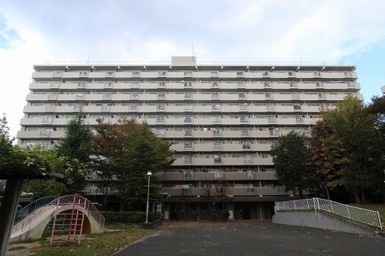 仙台宮城野団地1号棟の外観写真