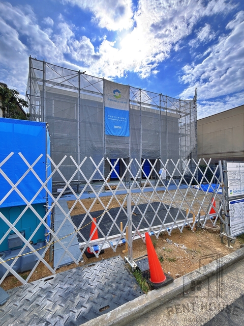 駐車場　外観（建設中）