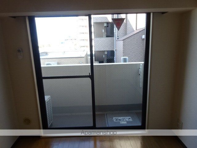 東急世田谷線 三軒茶屋駅 徒歩5分 9階建 築28年の居間写真