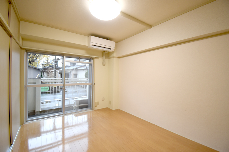 アシスト第5金沢マンションの居間写真
