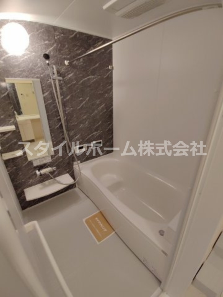 バス・シャワールーム　落ち着いた空間のお風呂です