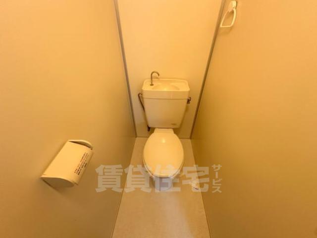 阪急千里線 千里山駅 徒歩20分 3階建 築38年のトイレ写真