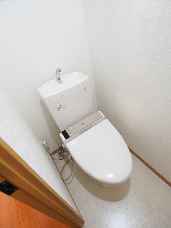 トイレ　上部棚付きのトイレ　※別部屋参考