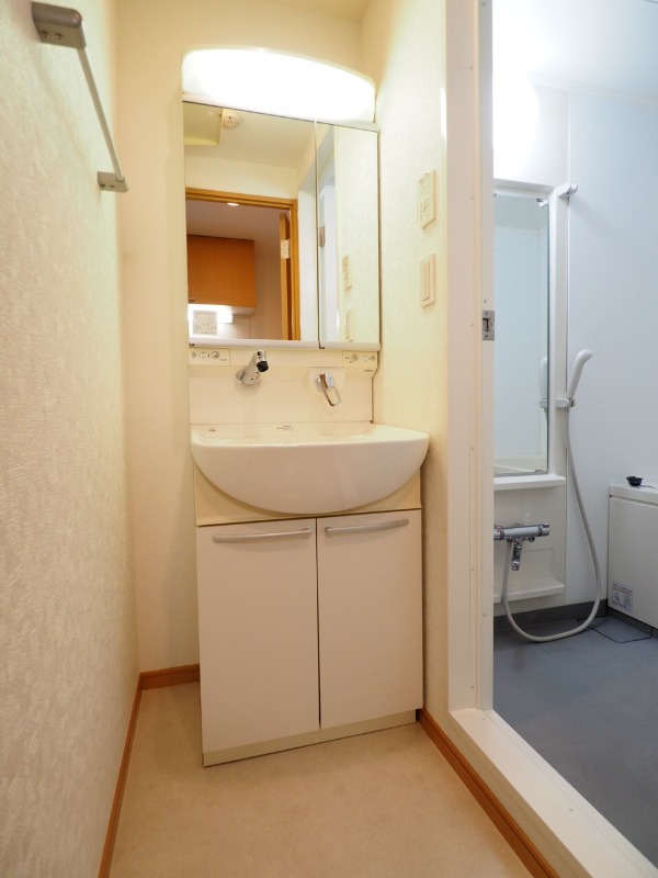 洗面設備　独立洗面台　※別部屋参考写真