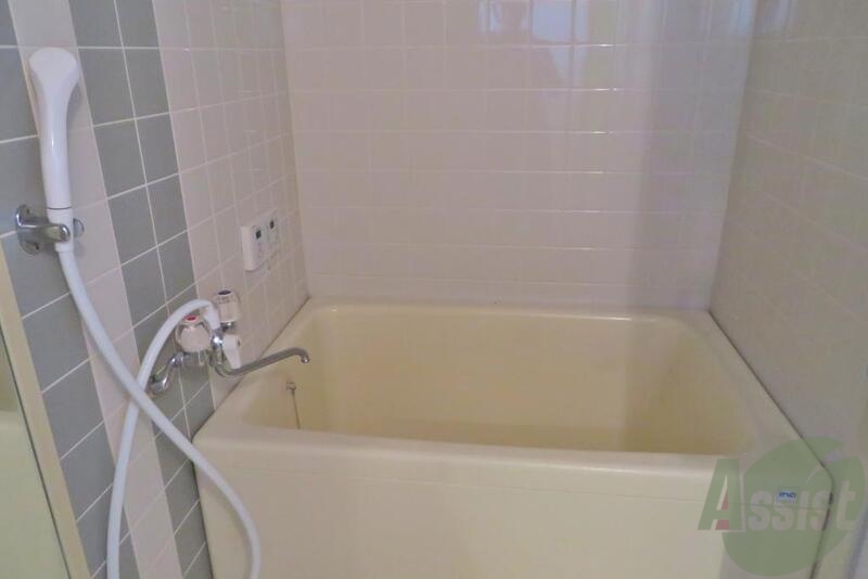 バス・シャワールーム　お風呂はバス・トイレ別で追焚機能も付いてます。