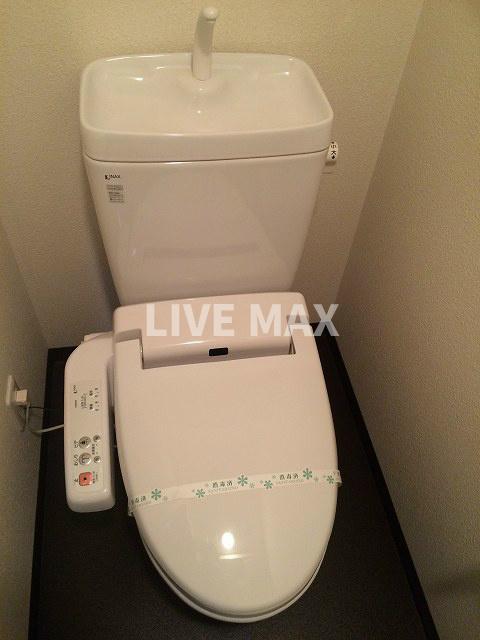 トイレ　嬉しいウォシュレット付き
