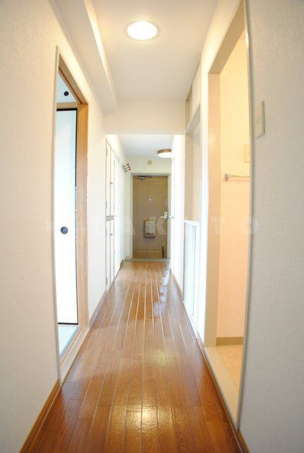 メゾンシャルマントIIの玄関写真