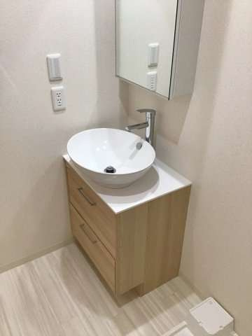 洗面設備　洗面所内に洗濯機置場あり！