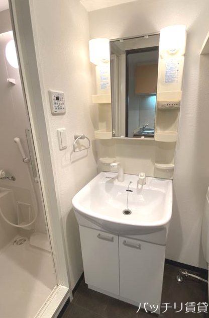 洗面設備　写真は別号数の為、現状優先となります。