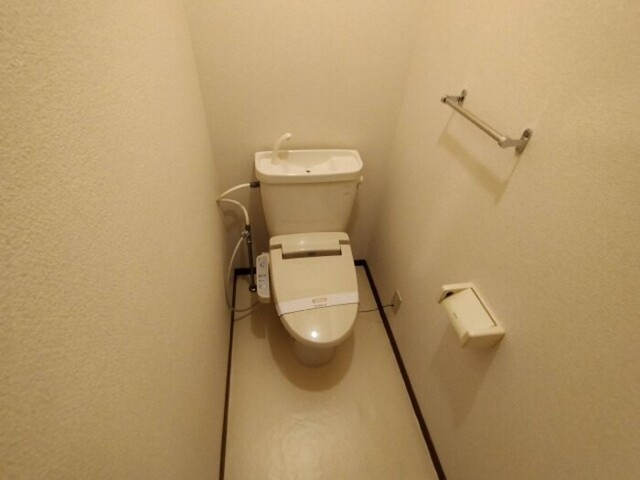 トイレ　温水洗浄暖房便座のトイレ