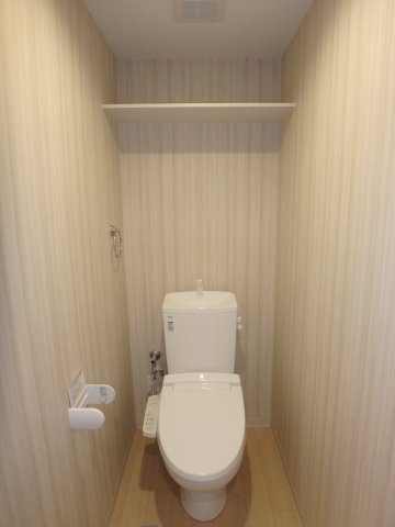 トイレ　温水洗浄便座付きです！