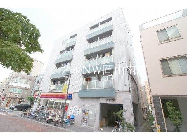 岡山市北区表町のマンションの建物外観