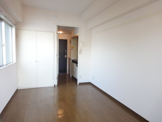 居室・リビング　同物件別号室