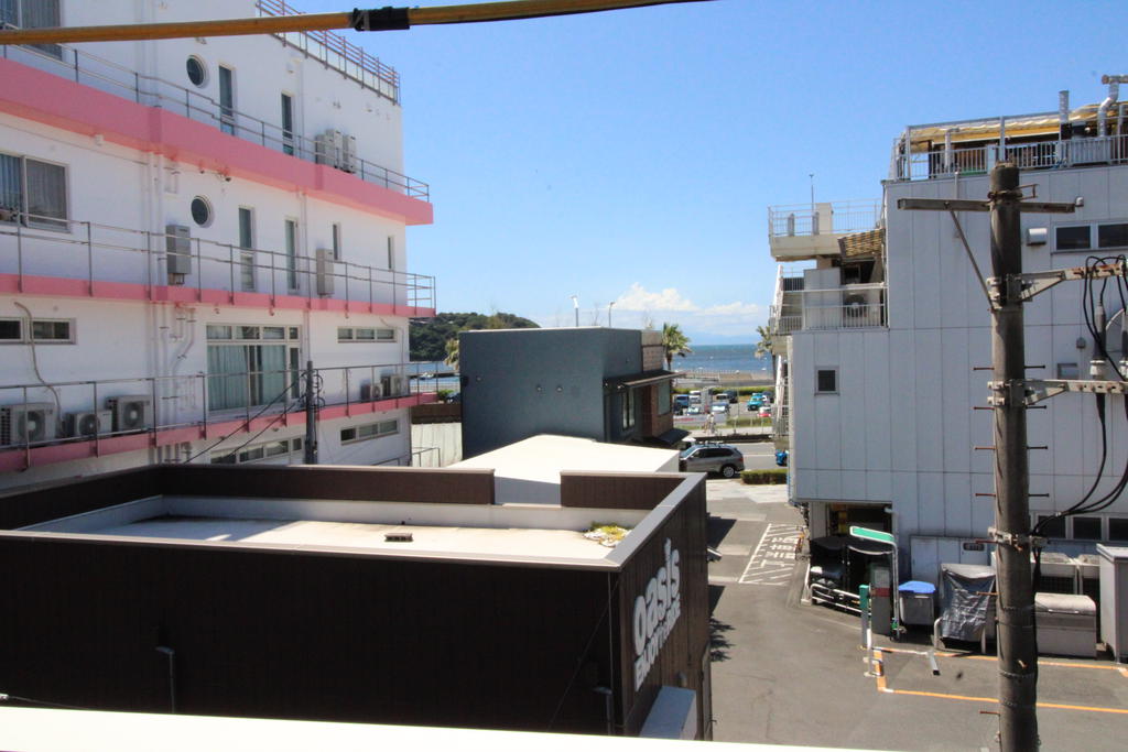 眺望　3F以上のお部屋はオシャンビューで江の島が半分見えます！！