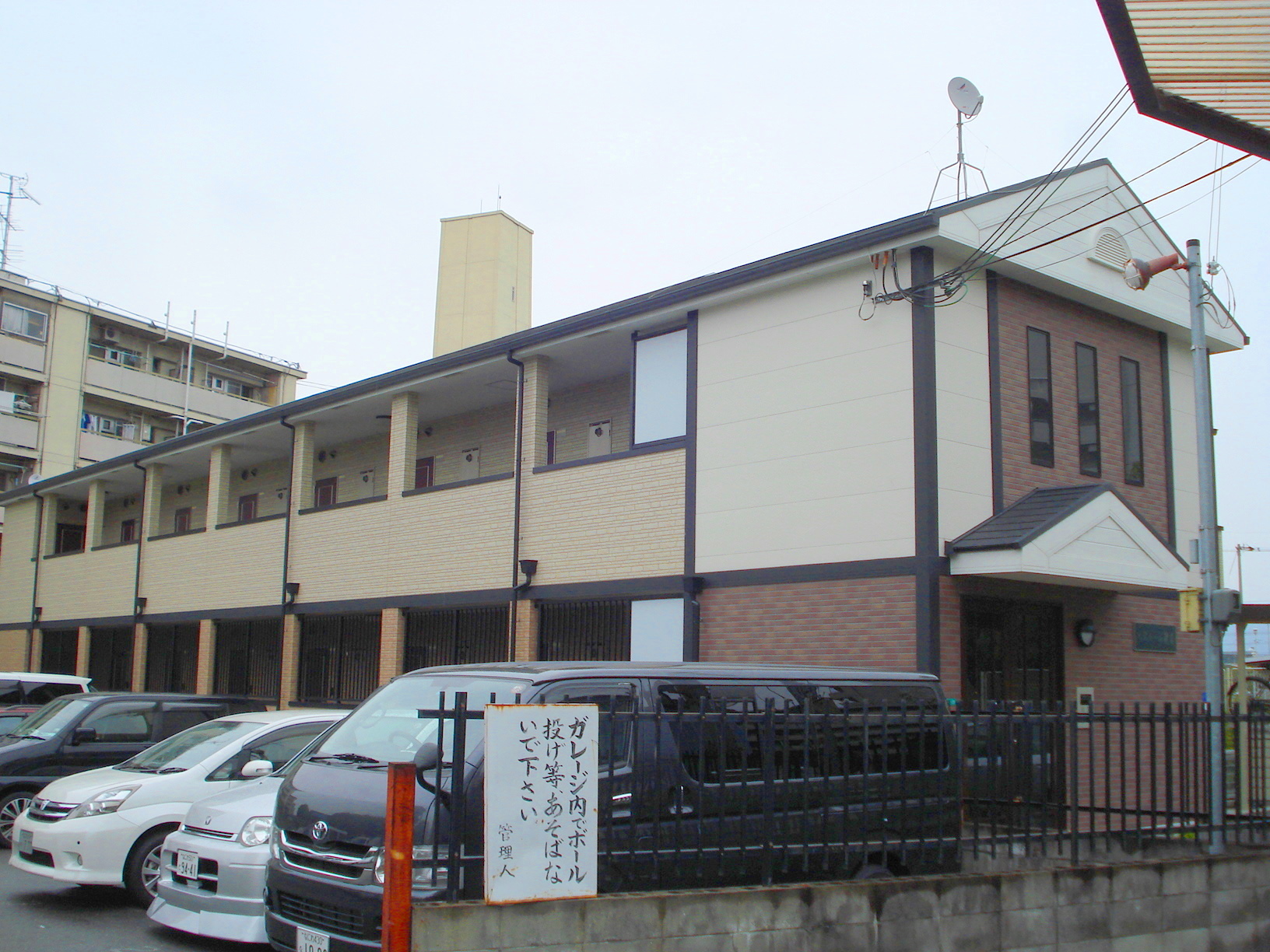 大阪市平野区喜連東のアパートの建物外観