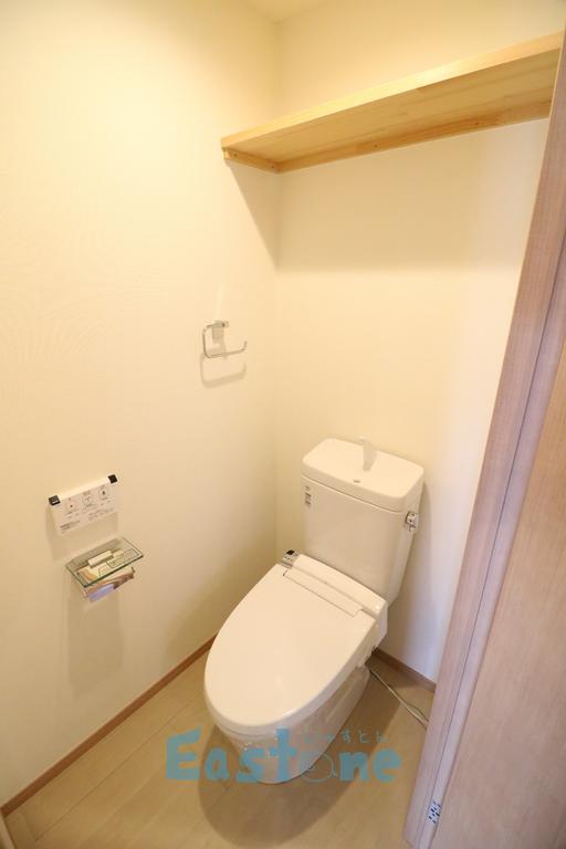 トイレ　温水洗浄便座付きの落ち着いた空間！