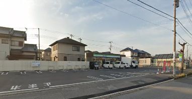 コンビニ　ファミリーマート君津人見店（コンビニ）まで428m